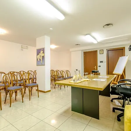 Federico Ii LʼAquila