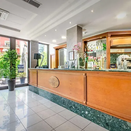 Federico Ii Hotel LʼAquila