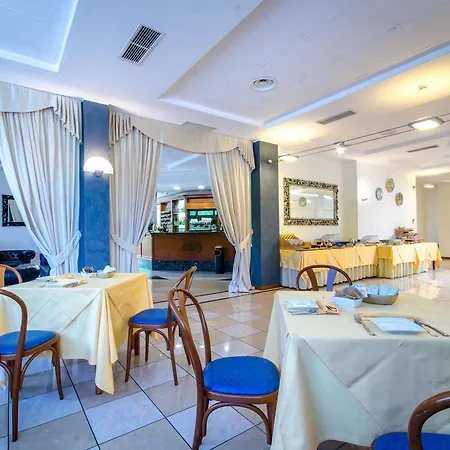 Federico Ii Hotel LʼAquila