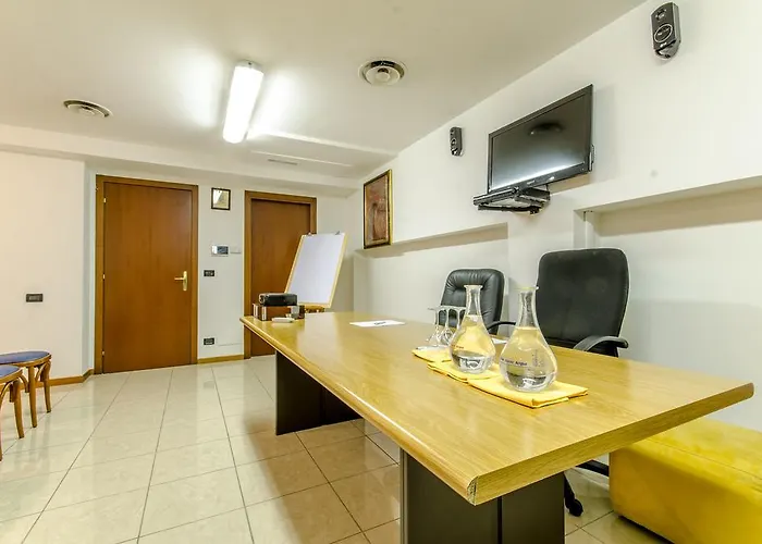 Federico Ii Hotel LʼAquila